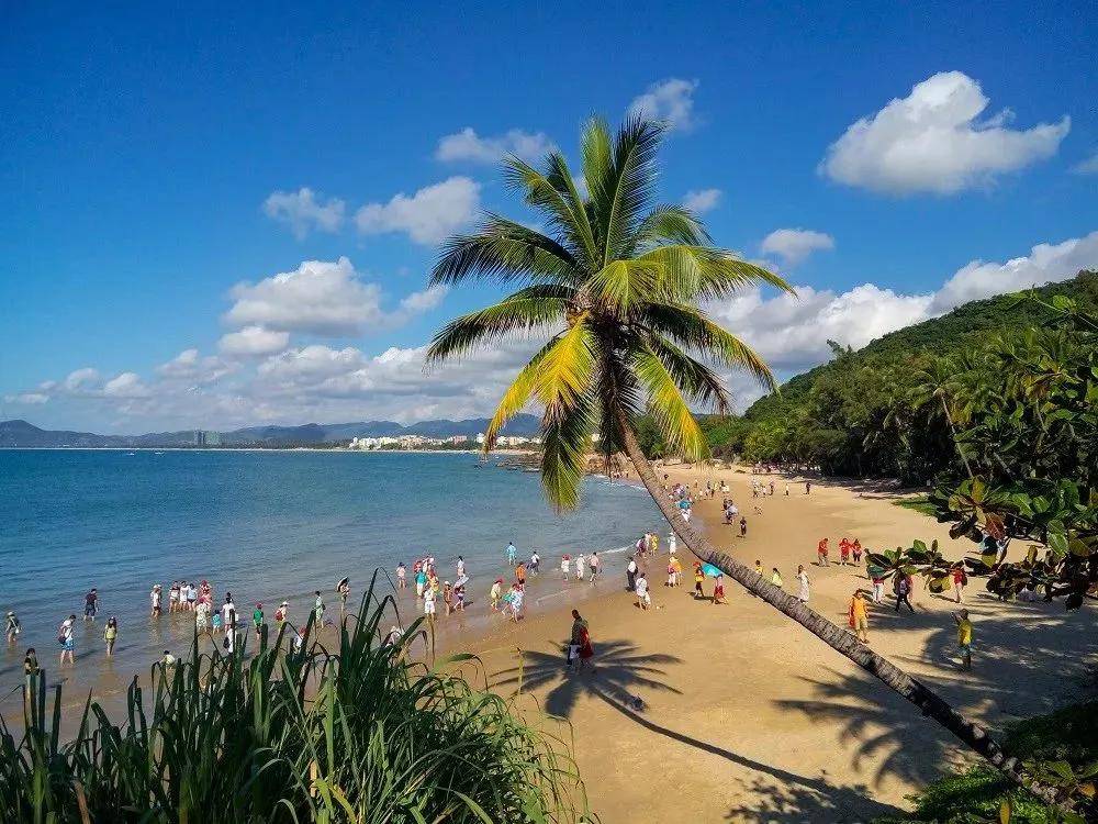 碧海蓝天下的海南，绿色宝岛发展新篇启航